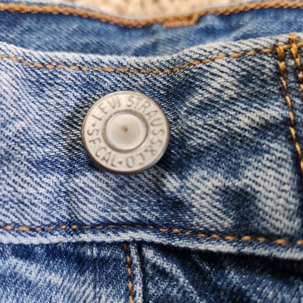 LEVIS Distressed Mid Rise Button fly Cutoff Short - Picture 7 of 7